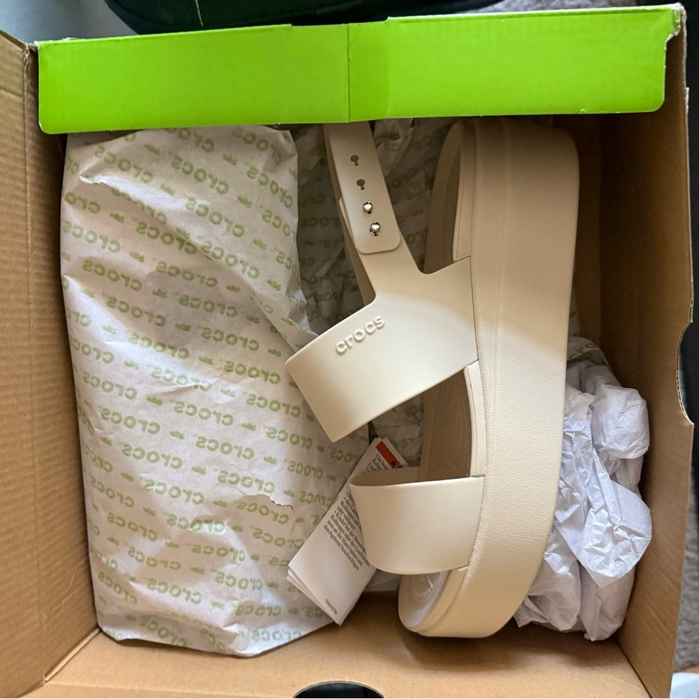 BNIB Crocs Cream Brooklyn Platform Sandals